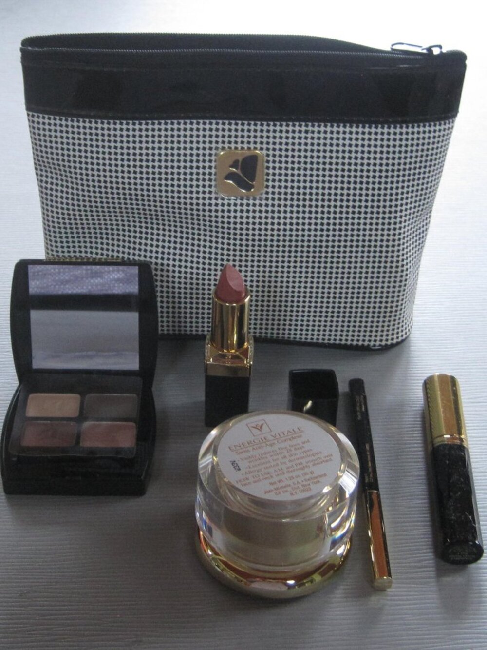 Jean-Michelle Jean-Michelle Cosmetic 6 piece Makeup set including Bag